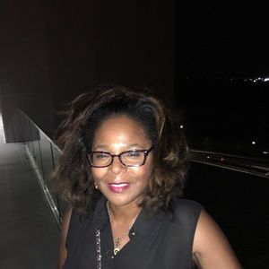 Meet your Posher, Cynthia